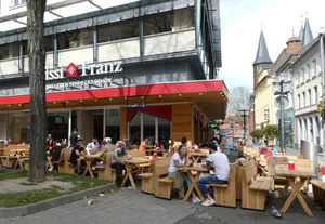 With the motto “Life tastes nice”, there is a vibrant [restaurant](https://www.youtube.com/watch?v=y3bIaPIkRB4) and cafe area in Kaiserslautern.